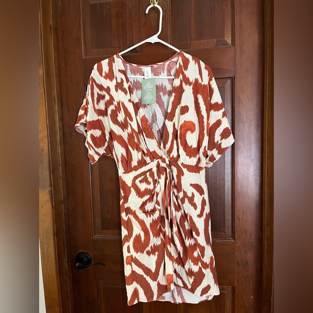 Brown and White Patterned Wrap Dress from H&M 

NWT